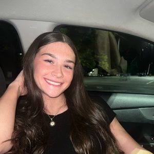 Meet your Posher, Carleigh